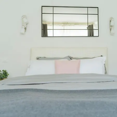 Ruth - Sq. I Balcony I Cheap Parking * 布加勒斯特